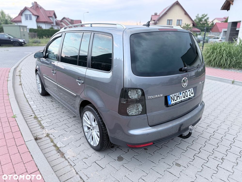 Volkswagen Touran 2.0 TDI DPF Highline DSG - 20