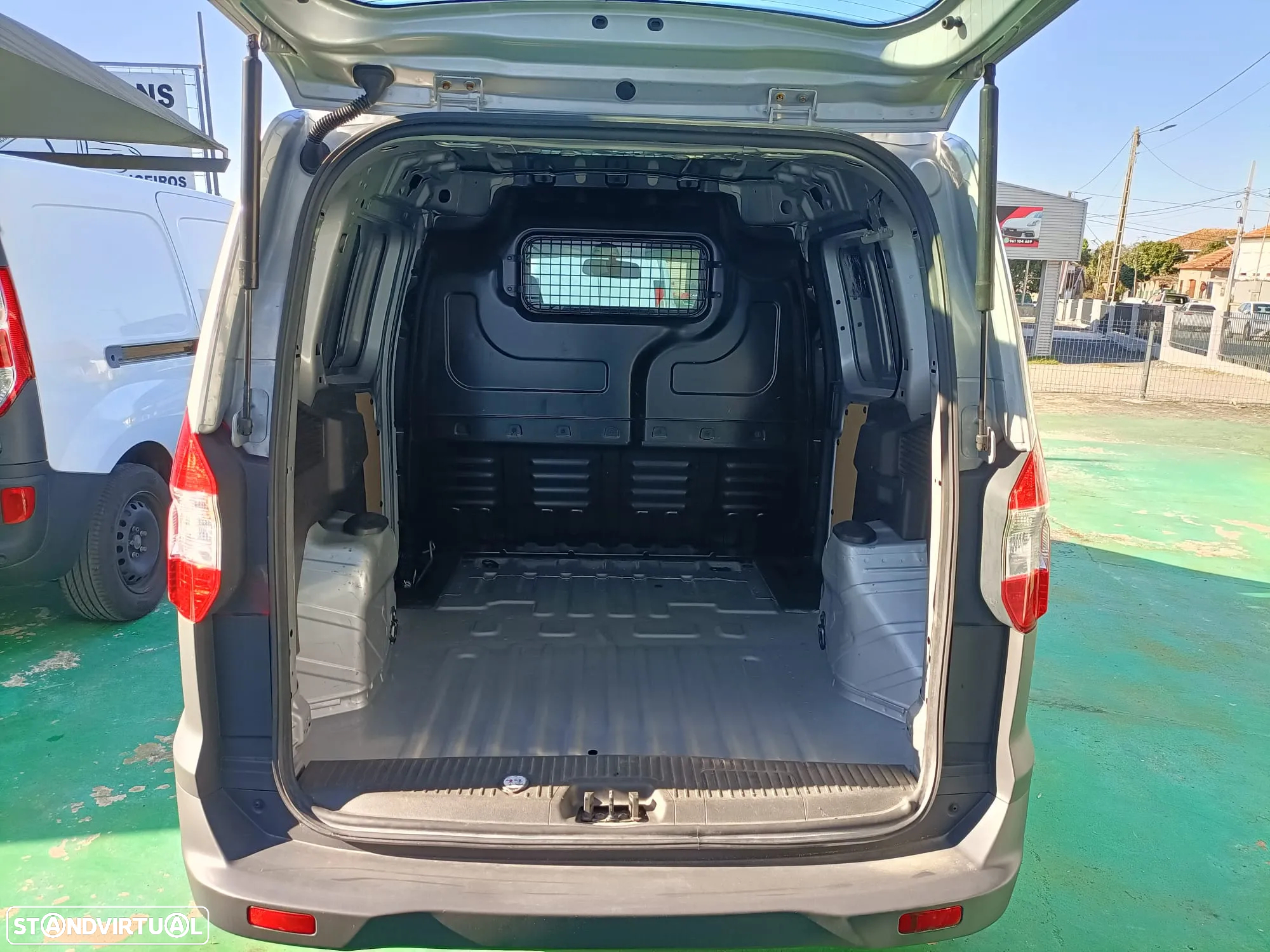 Ford TRANSIT COURRIER - 11