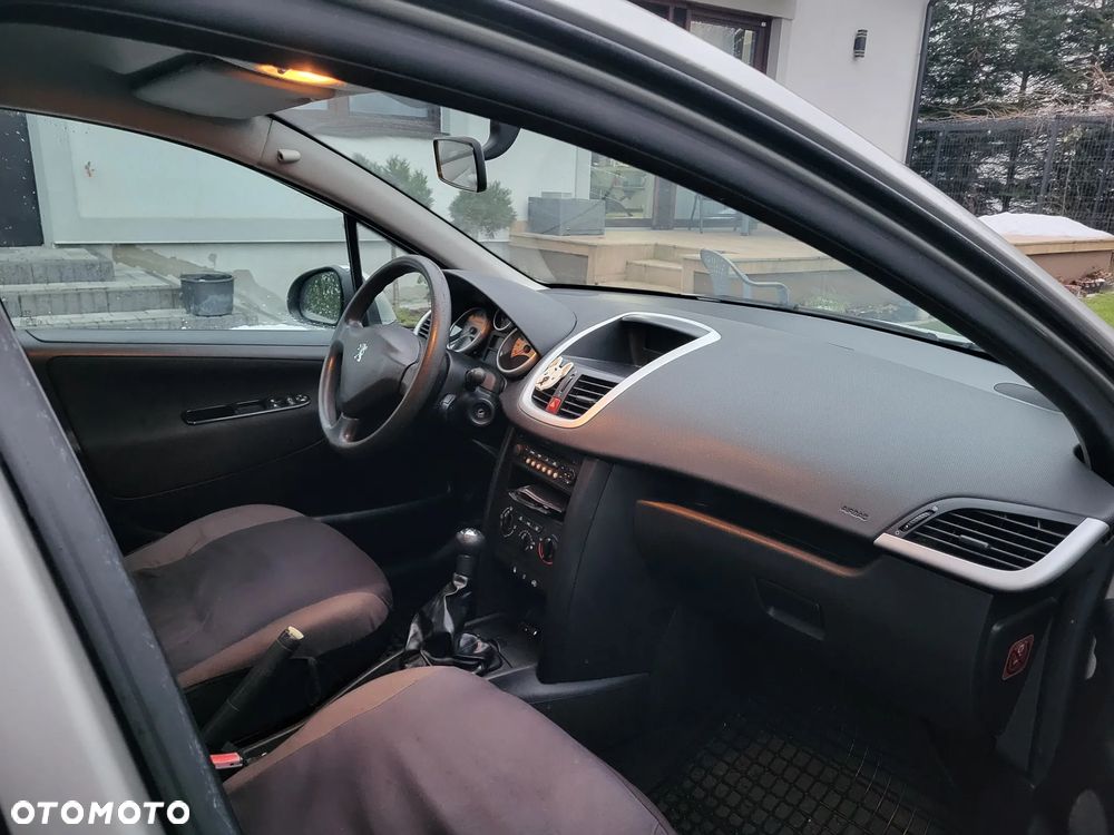 Peugeot 207 1.6 HDi Trendy - 16