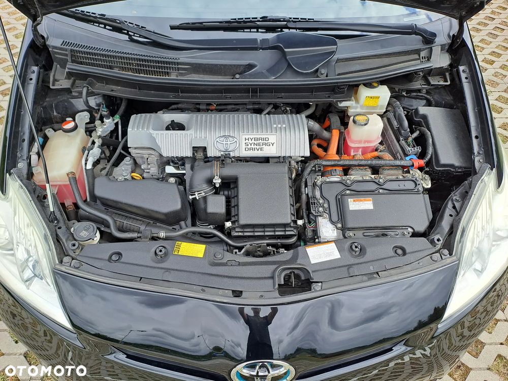 Toyota Prius (Hybrid) - 23