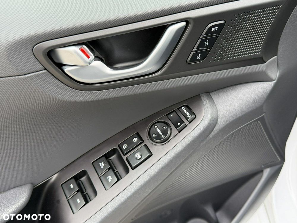 Hyundai IONIQ - 16