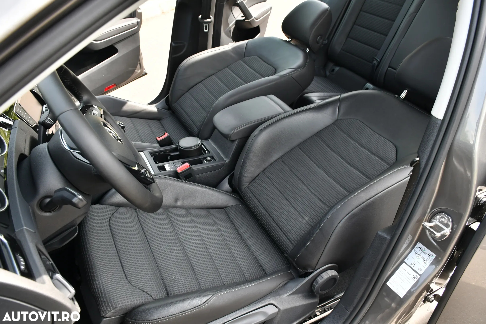 Volkswagen Golf 1.6 TDI DPF BMT Highline - 25