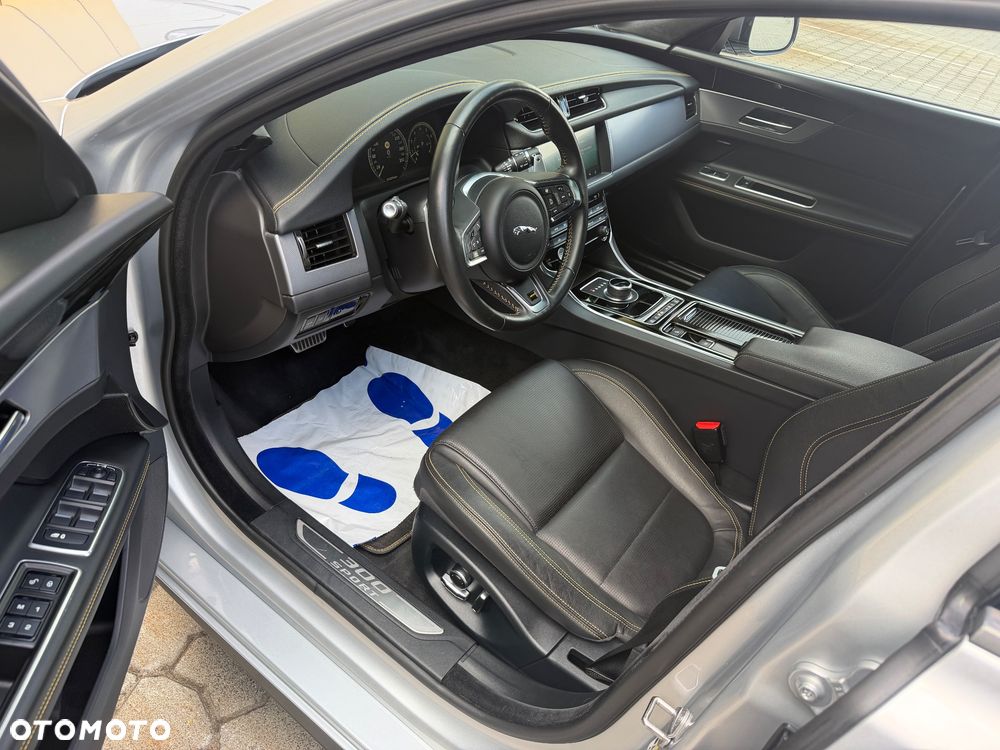 Jaguar XF 30t AWD 300 Sport - 14