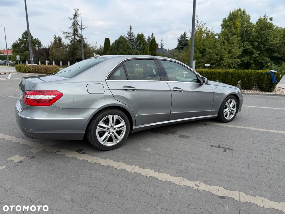 Mercedes-Benz E-Class 2011 photo 3