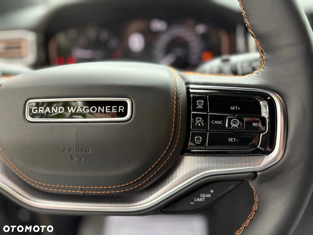 Jeep Grand Wagoneer - 35