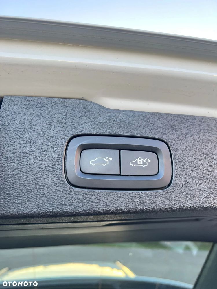 Volvo V60 T8 AWD Twin Engine Geartronic R-Design - 15