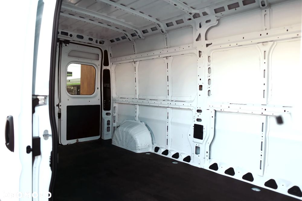 Dodge RAM PROMASTER 2500 - 15