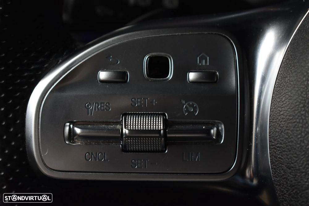 Mercedes-Benz A 250 e 8G-DCT AMG Line - 26