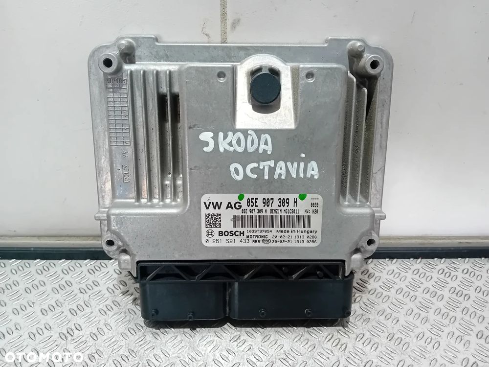 SIŁOWNIK KLAPY TYŁ SKODA OCTAVIA III R2020 KOMBI NR 5E9827550C - 1