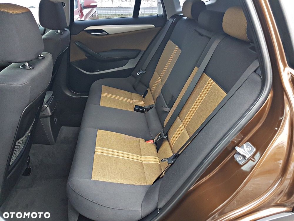 BMW X1 sDrive18d xLine - 27