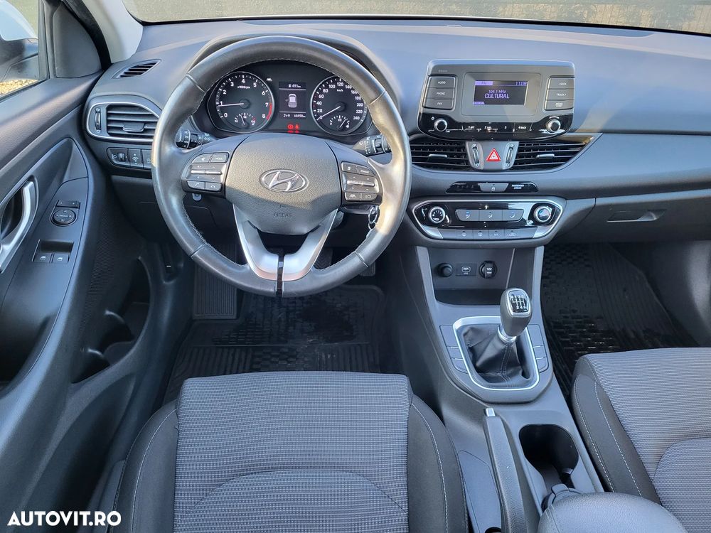 Hyundai i30 1.5 110CP 5DR M/T Comfort - 16