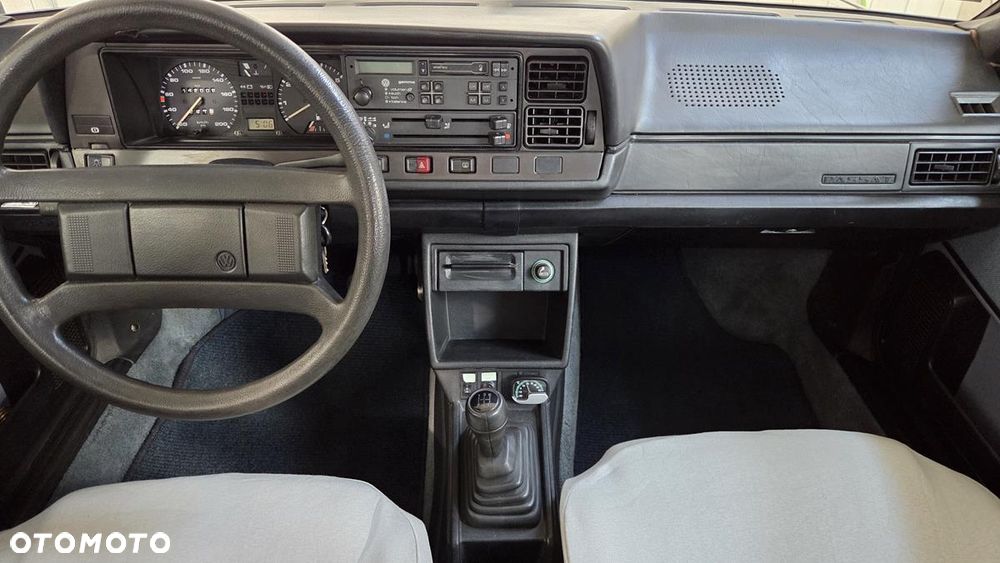 Volkswagen Passat - 13