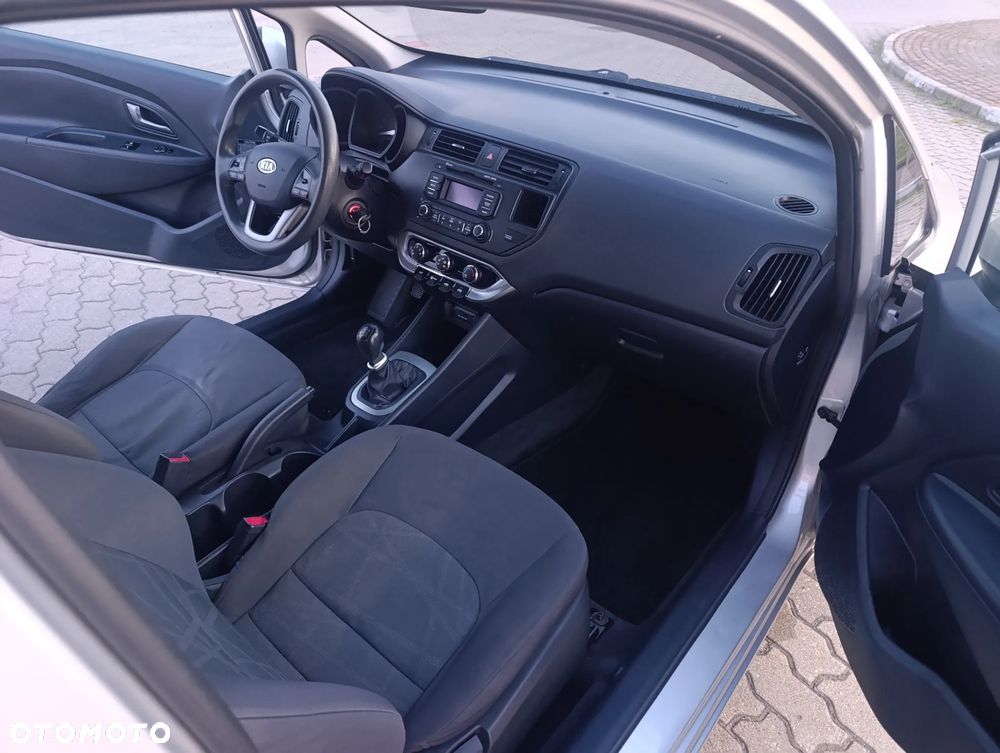 Kia Rio - 16