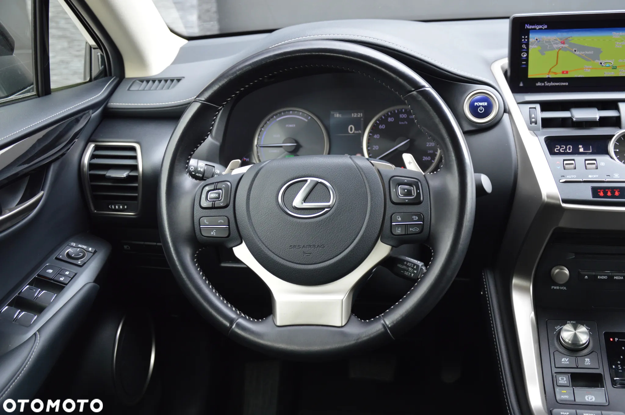 Lexus NX 300h - 21