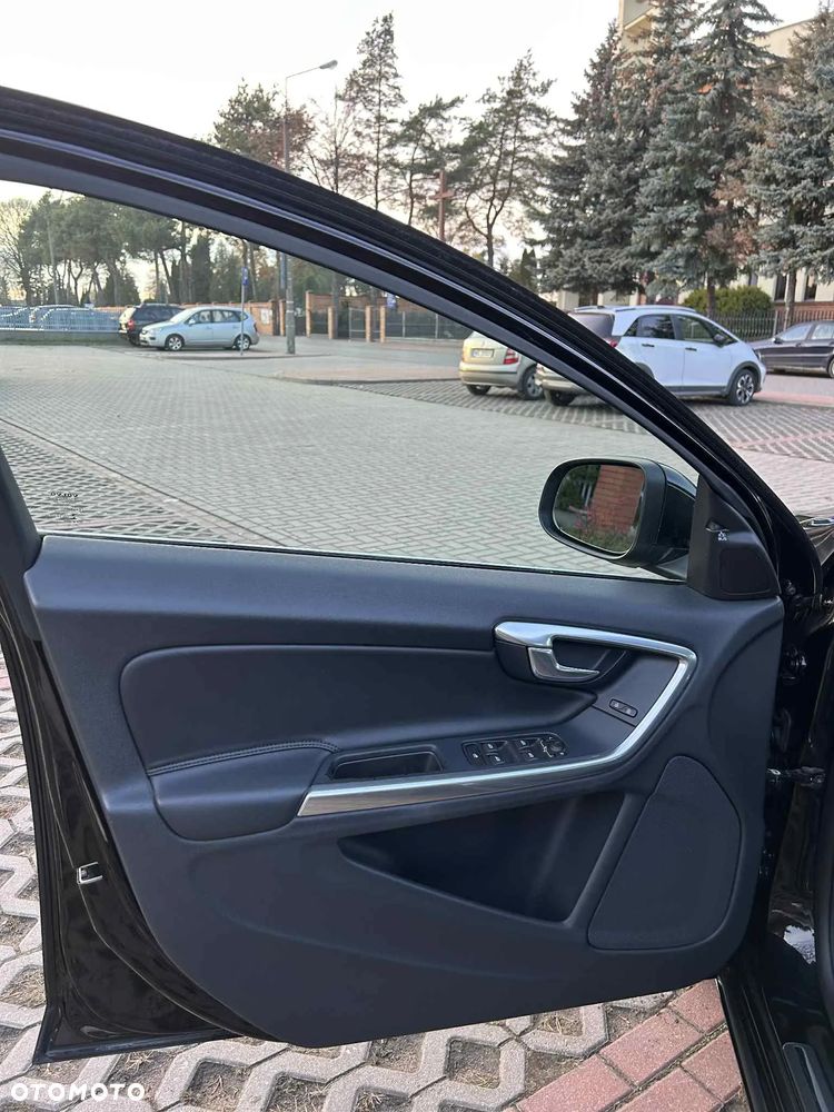 Volvo V60 T5 Drive-E Dynamic Edition (Momentum) - 17