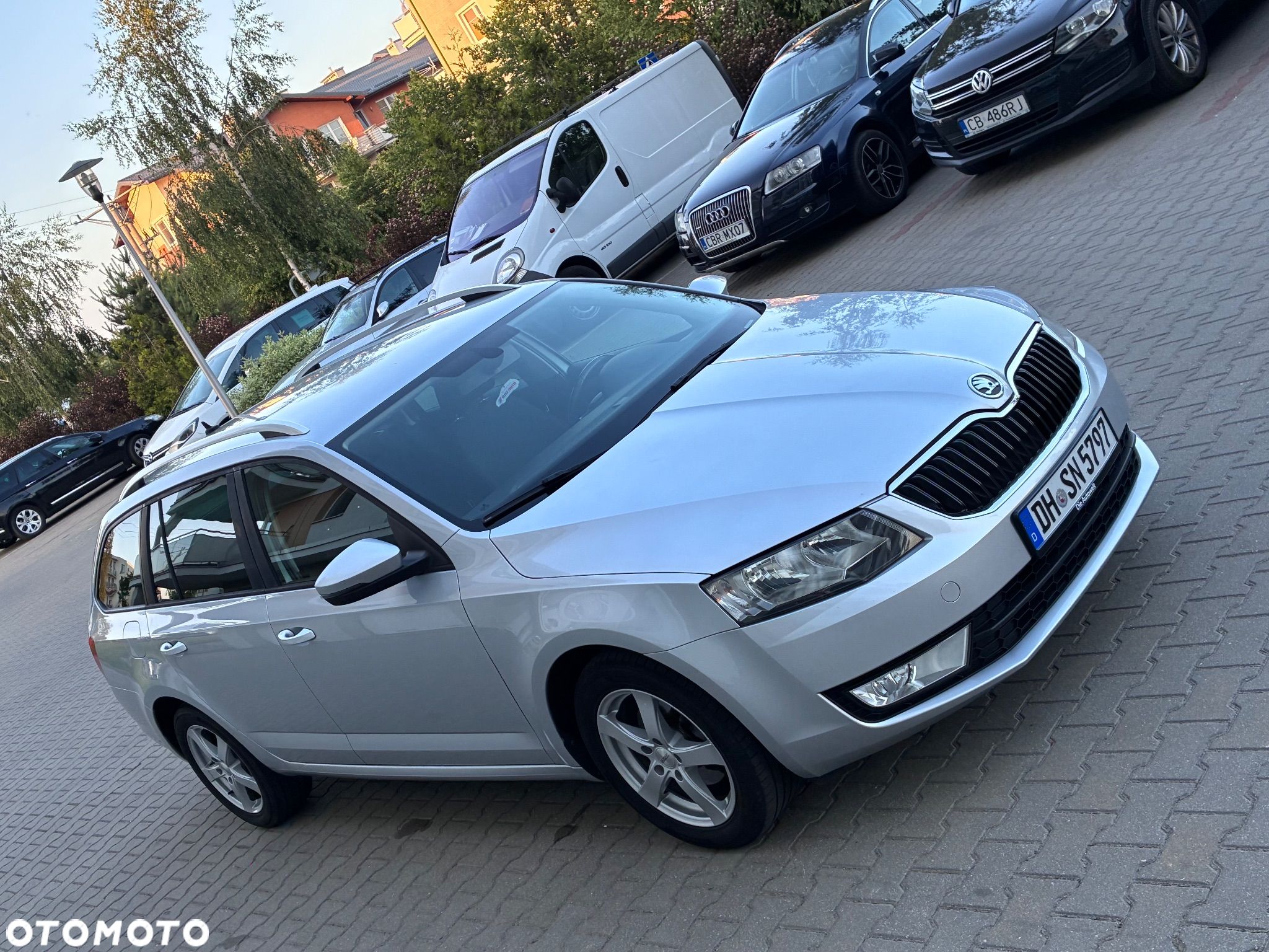 Skoda Octavia 1.6 TDI Ambiente DSG - 1