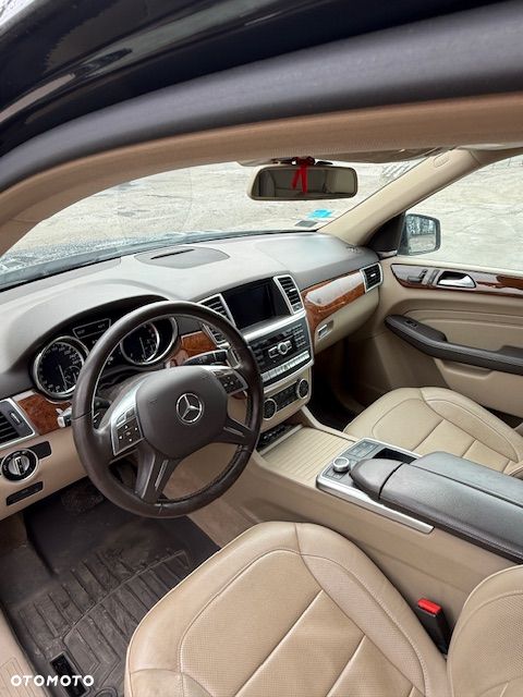 Mercedes-Benz ML - 9