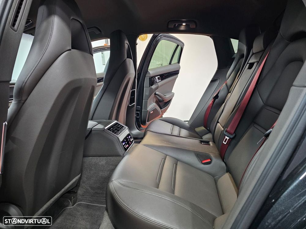 Porsche Panamera 4 E-Hybrid - 12