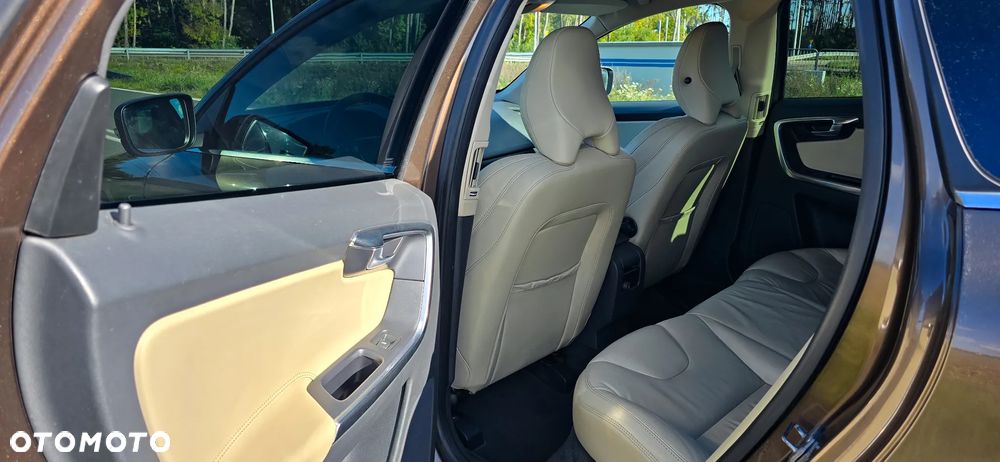 Volvo XC 60 D5 AWD Summum - 10