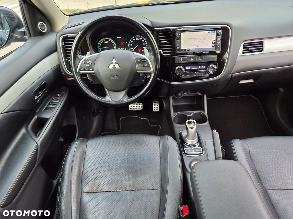 Mitsubishi Outlander 2.0 4WD Top - 27