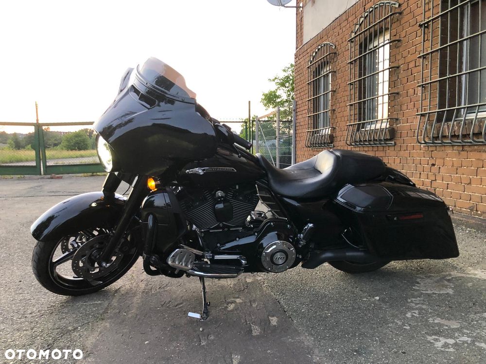 Harley-Davidson CVO Street Glide - 18