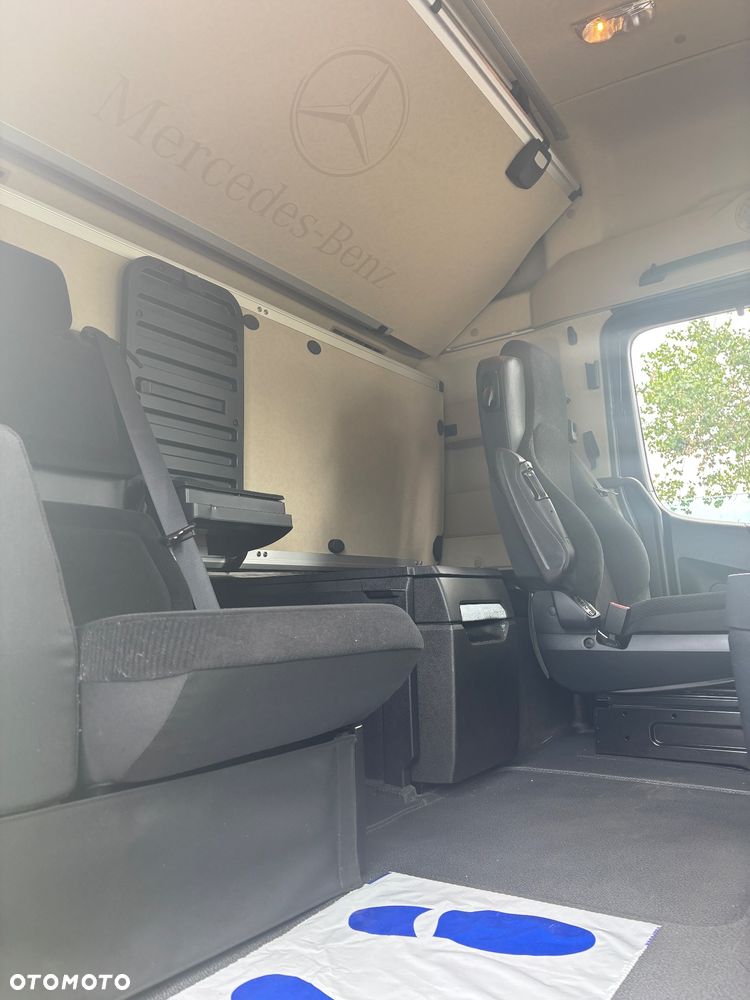Mercedes-Benz Actros - 8