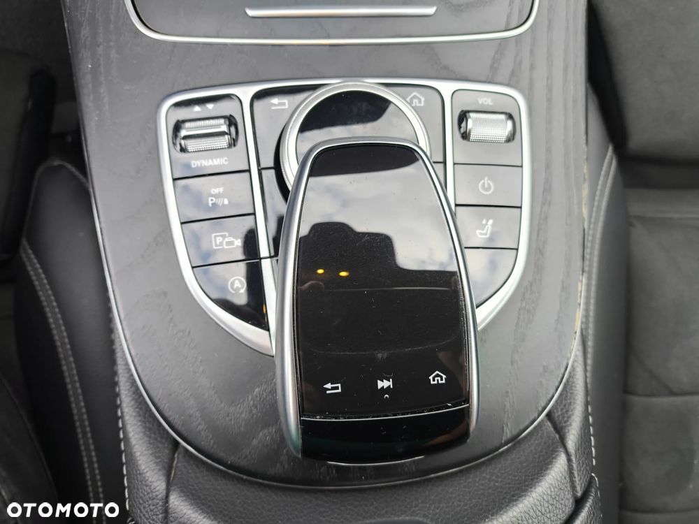 Mercedes-Benz Klasa E 400 d 4-Matic 9G-TRONIC - 31