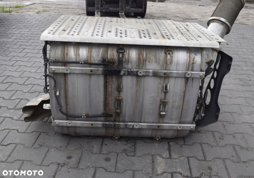 WYDECH KATALIZATOR TŁUMNIK MERCEDES ACTROS MP4 EURO 6 - 2