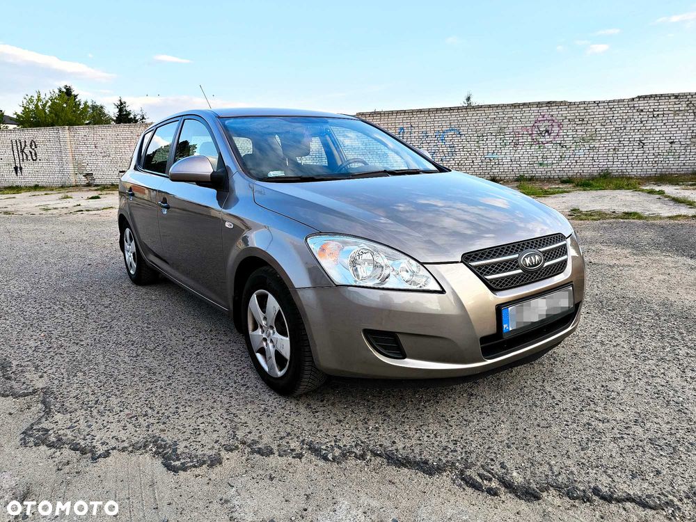 Kia Ceed - 1