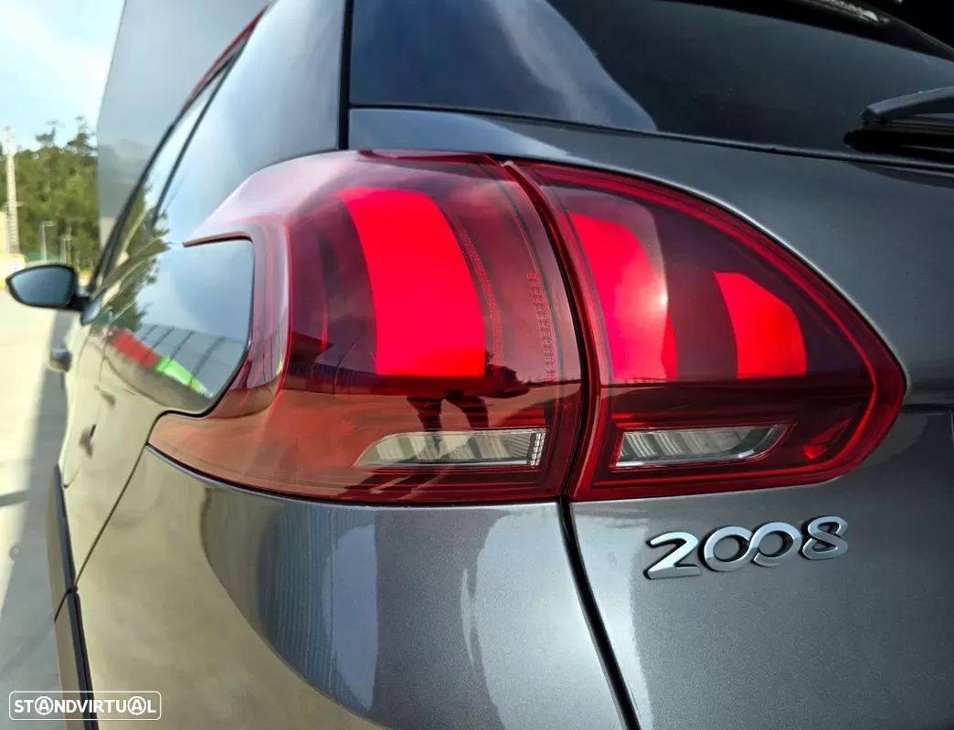 Peugeot 2008 1.2 PureTech Signature - 8