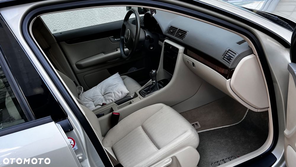 Audi A4 Limousine - 9