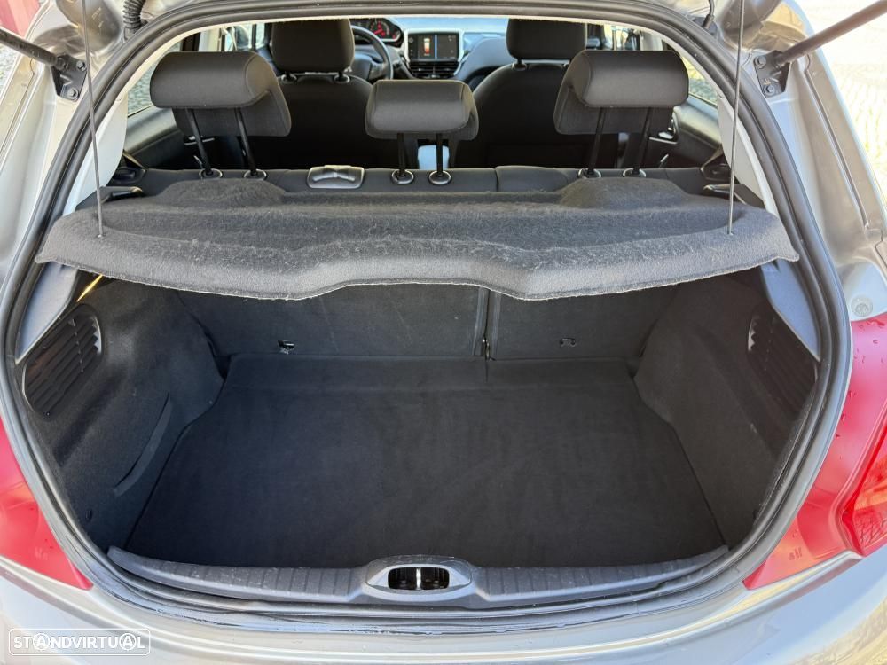 Peugeot 208 1.4 HDi SE Style - 21