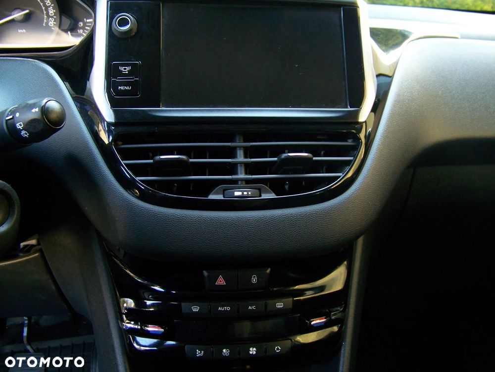 Peugeot 208 95 VTI Allure - 29