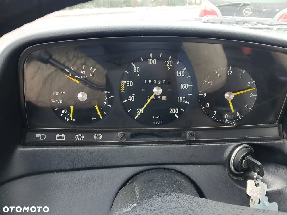 Mercedes-Benz W123 - 17