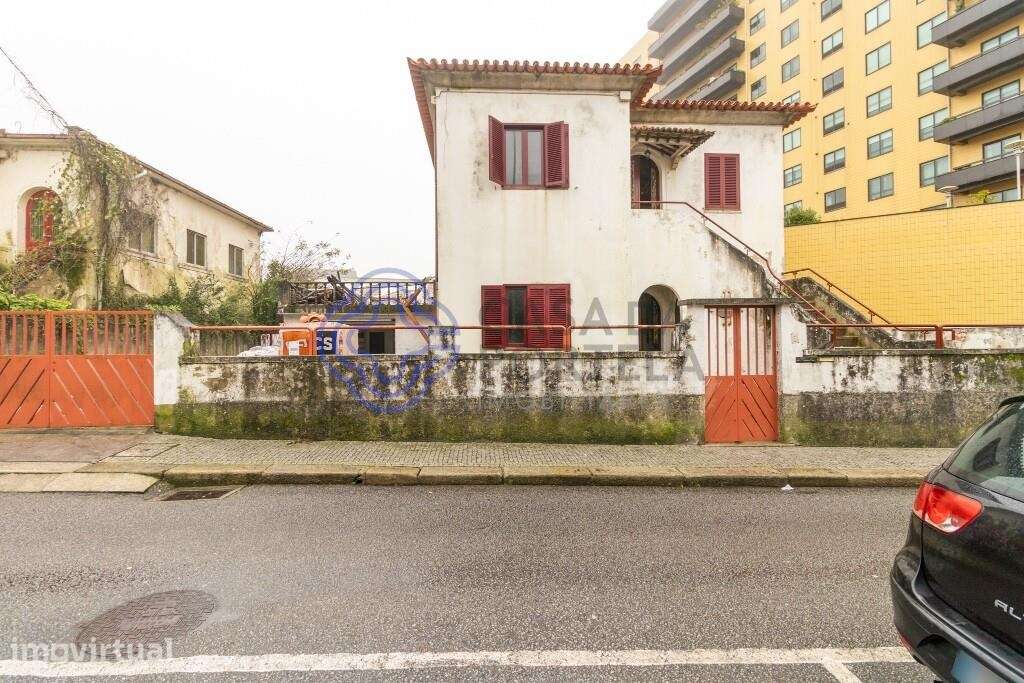Moradia Charmosa para Recuperação Total em Localização Privilegiada - Grande imagem: 2/38