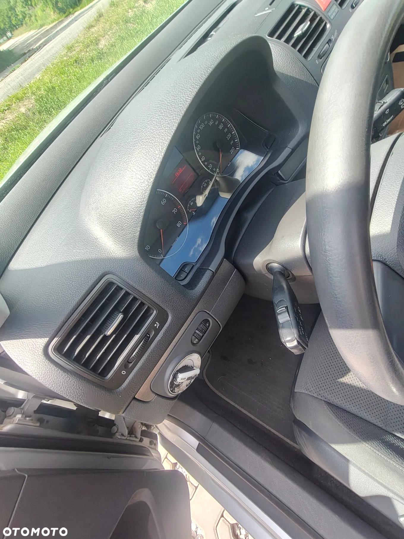 Volkswagen Golf 1.6 FSI Comfortline - 4