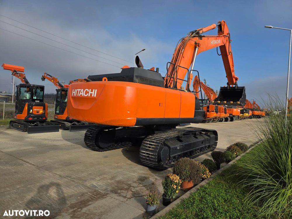 Hitachi ZX350-6, 2019, 12.535h, cupa NOUA 2,2mc, Masa operationala 36,3t, 3 pompe hidr HITACHI, ad sapare 8m, inst picon, lant 90% ok doar 293h mars, camera spate si laterale, AC, ridica 22 tone, posibilitate leasing 4 ani-STARE BUNA-PROMOTIE 83.900 EUR+Tva - 2