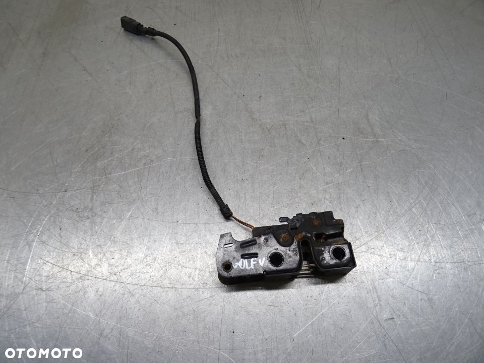 VW GOLF V 03-09 1.4MPI ZAMEK MASKI PRZÓD 1K1823509D - 1
