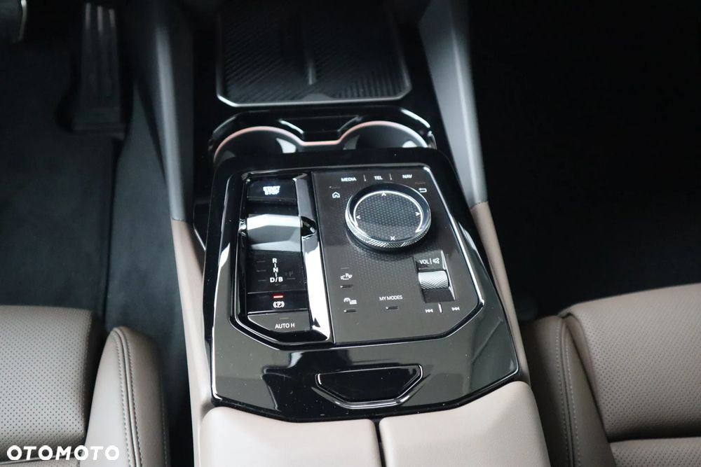 BMW i5 - 16