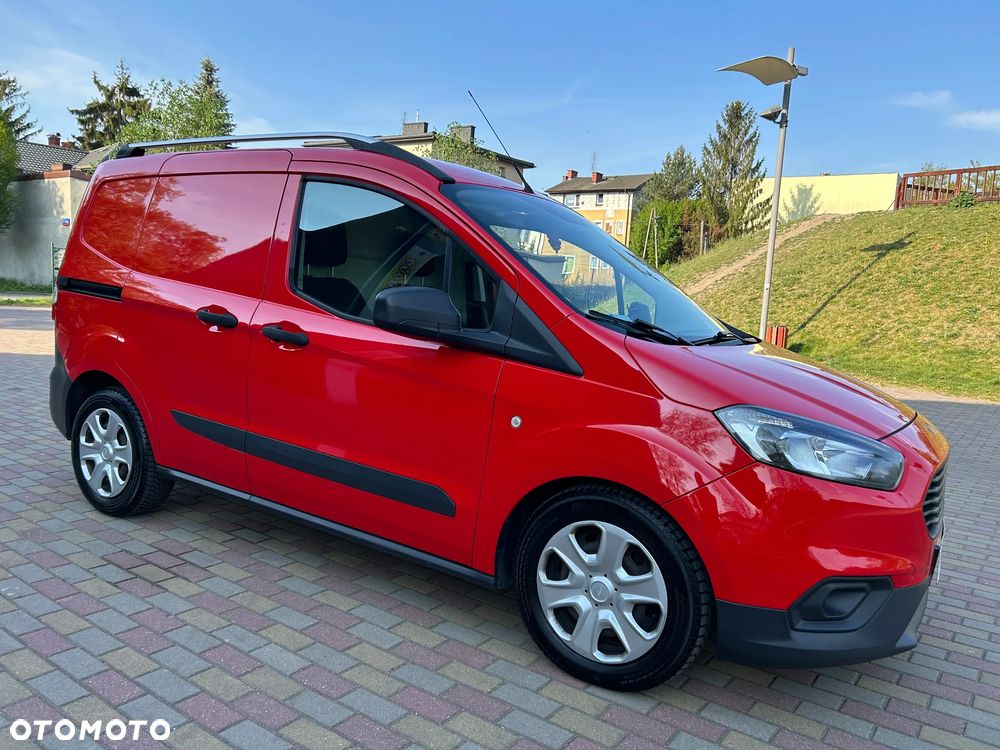 Ford Transit Courier - 31