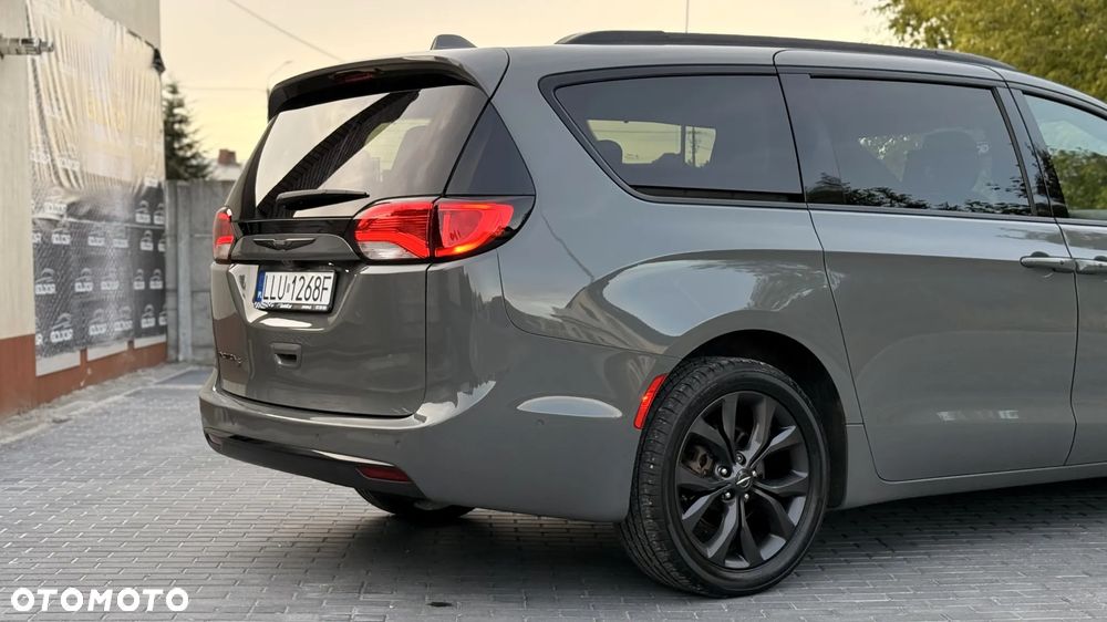 Chrysler Pacifica - 10