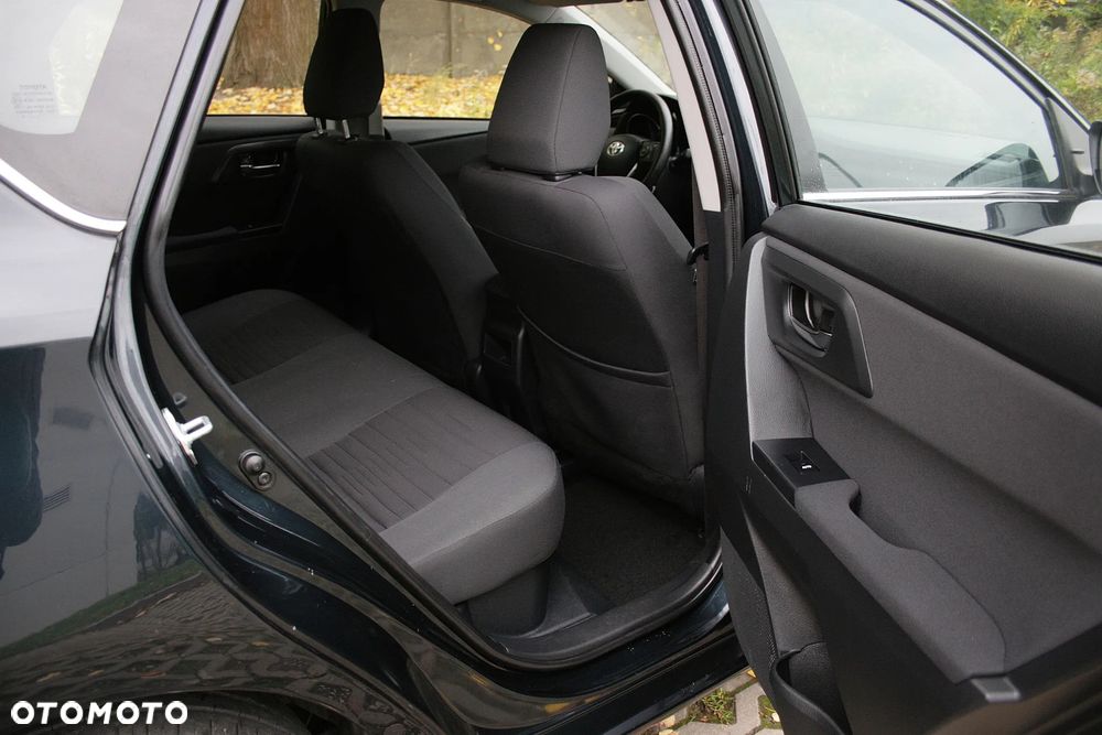 Toyota Auris 1.8 HSD Luna - 19