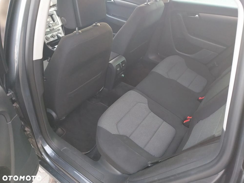 Volkswagen Passat 2.0 TDI Comfortline DSG - 8