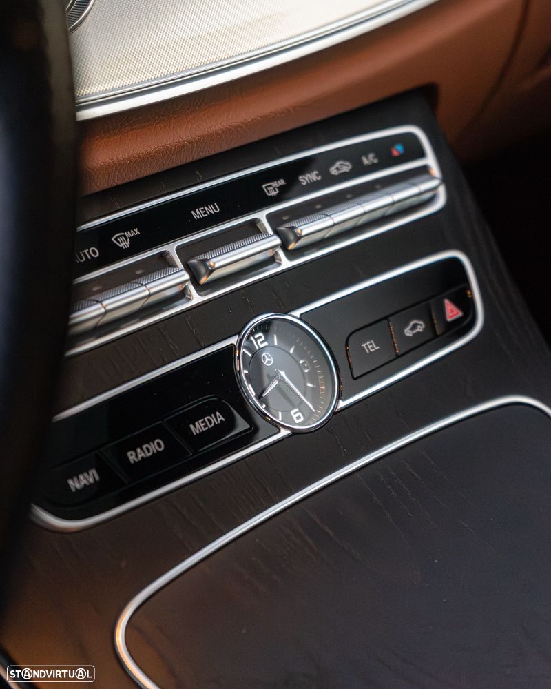 Mercedes-Benz E 300 AMG Line - 16