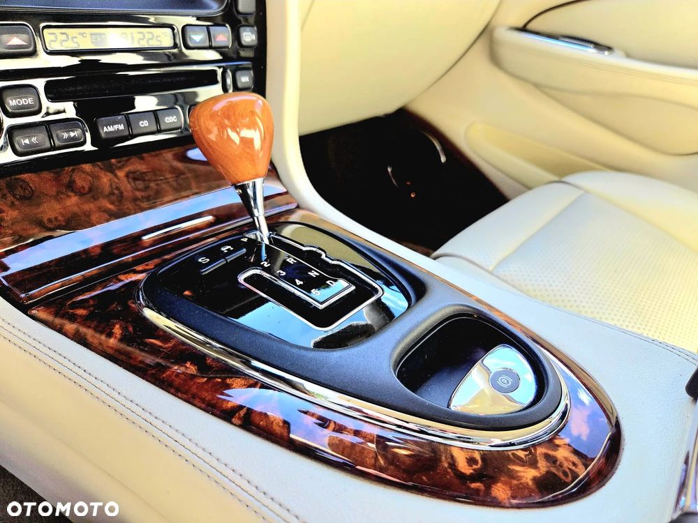 Jaguar XJ XJ8 4.2 LWB - 10