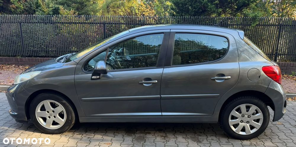 Peugeot 207 2008 photo 2