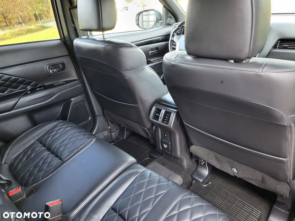 Mitsubishi Outlander 2.4 4WD Diamant+ - 22