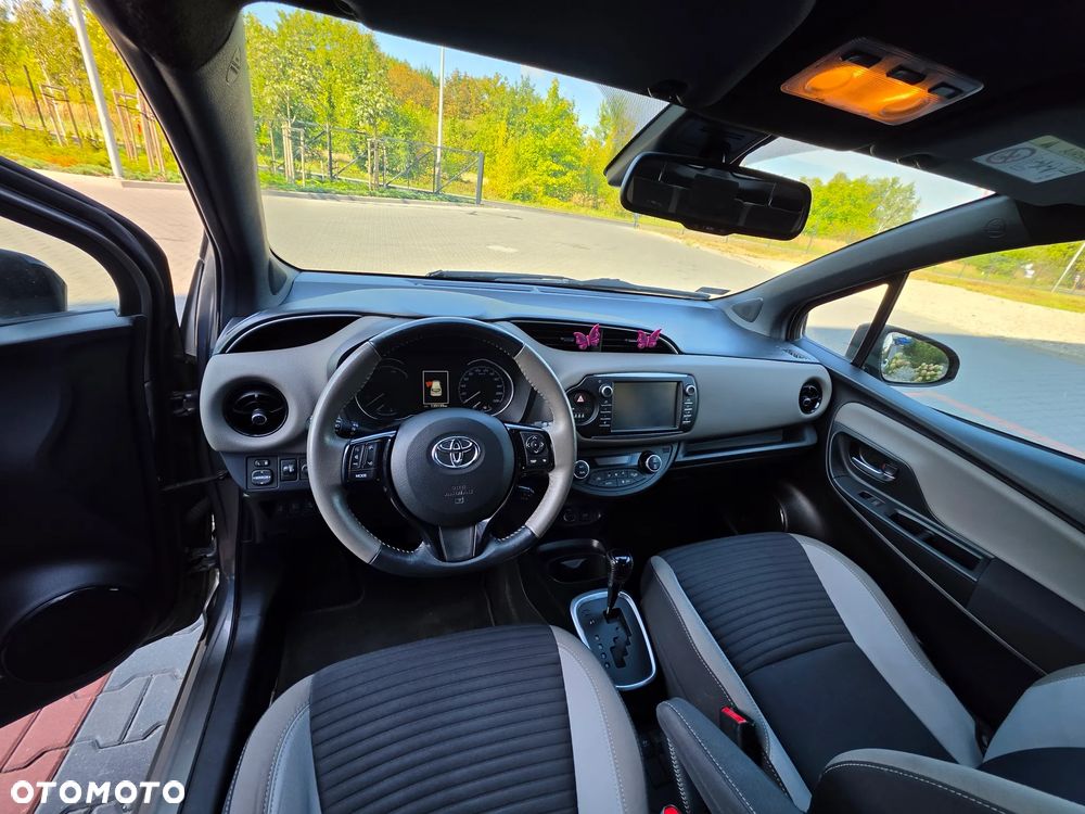 Toyota Yaris Hybrid 100 Selection Pure - 19