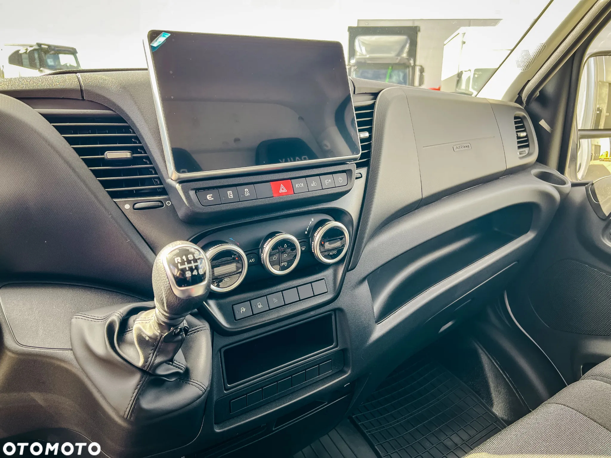 Iveco 35S18H/P 3.0 180KM 6MT Izoterma, Duży Kontener! - 11