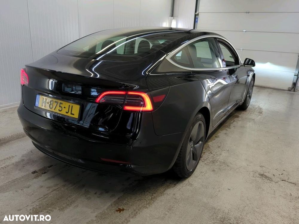 Tesla Model 3 Standard Reichweite Plus Hinterradantrieb - 3